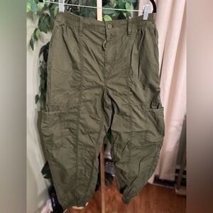 ARITZIA TNA Green Fatigue Cargo Jogger Pants Size Medium NWT